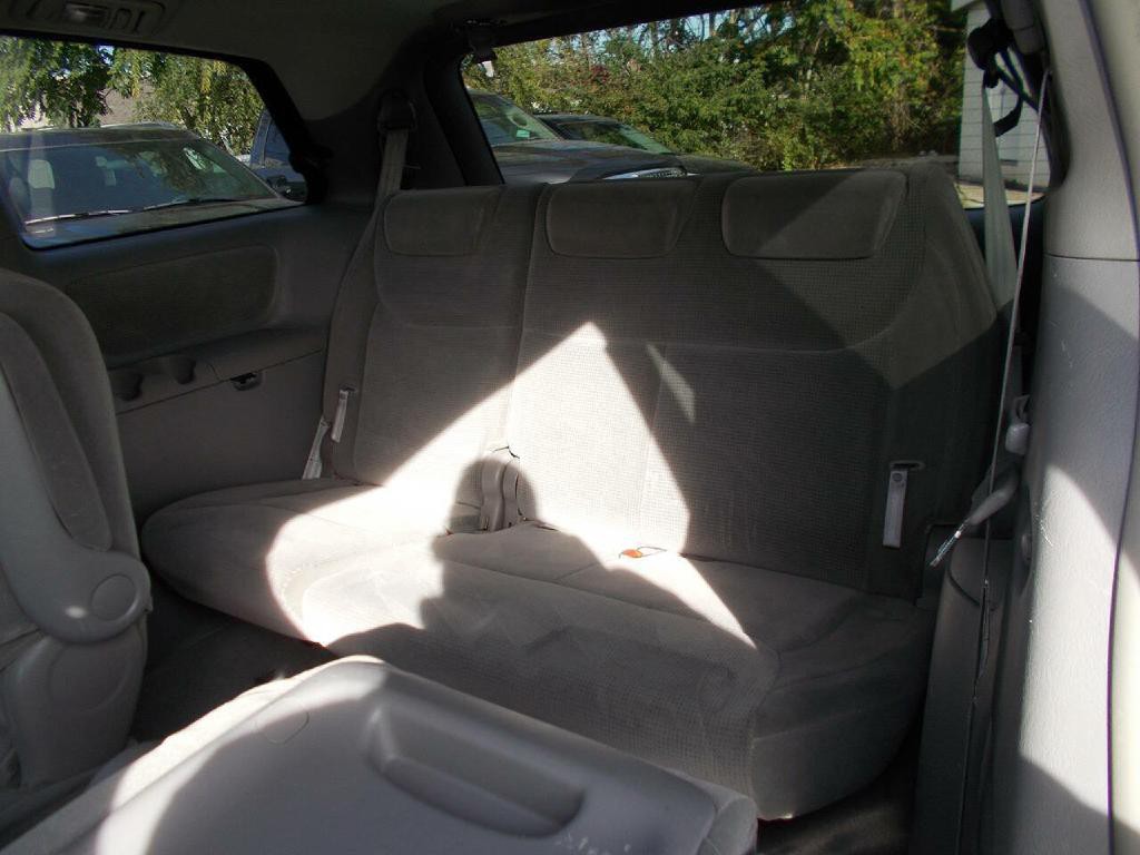 2004 Toyota Sienna Image 12