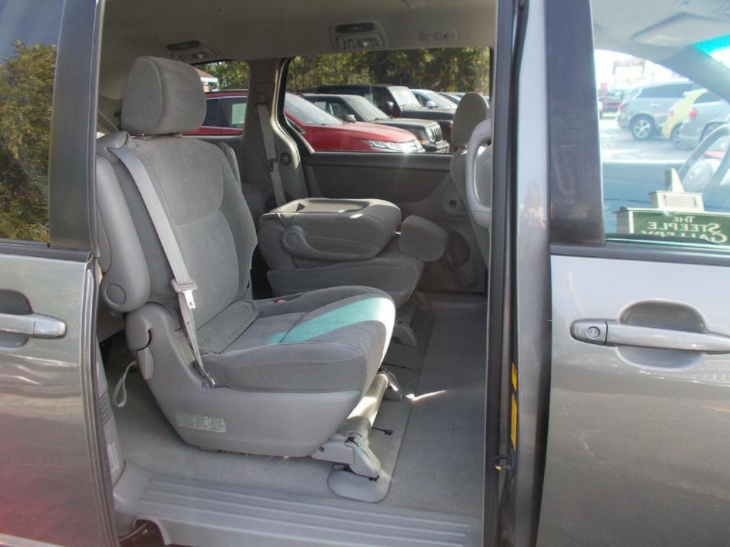 2004 Toyota Sienna Image 14