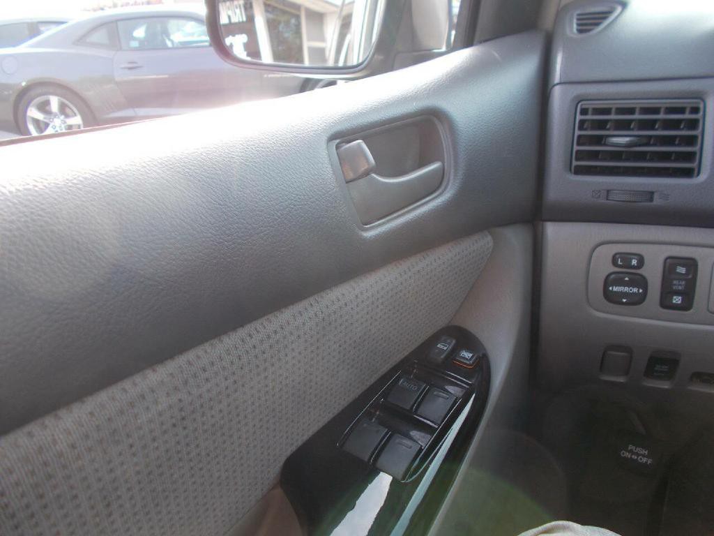 2004 Toyota Sienna Image 18