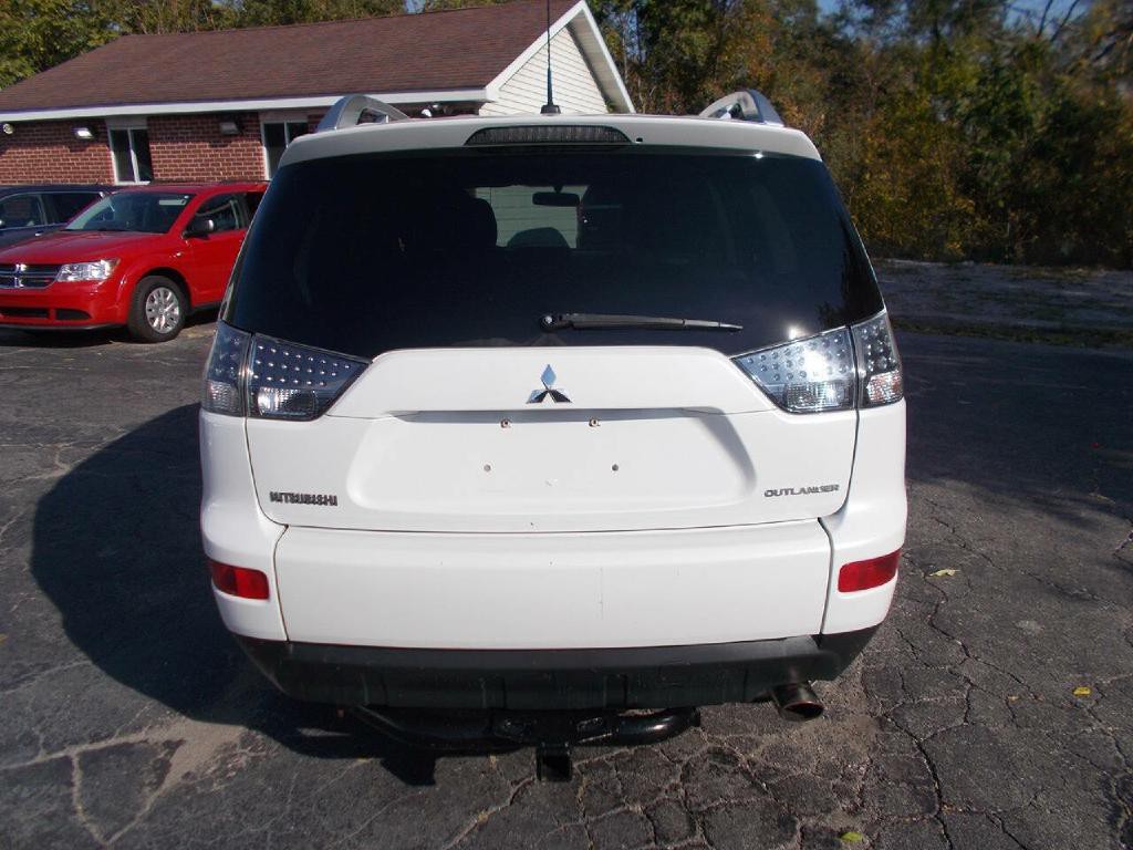 2008 Mitsubishi Outlander Image 4