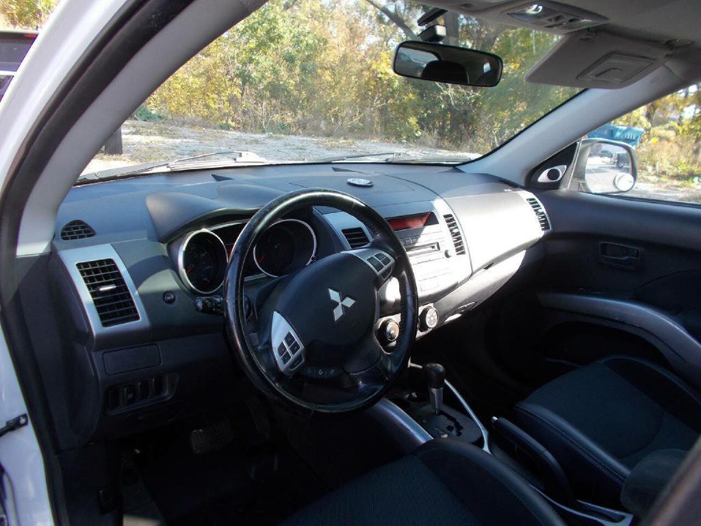 2008 Mitsubishi Outlander Image 10