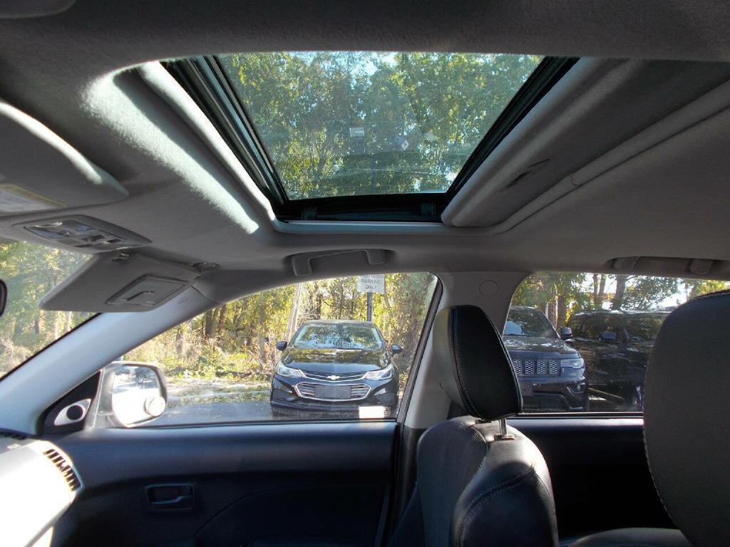 2008 Mitsubishi Outlander Image 11