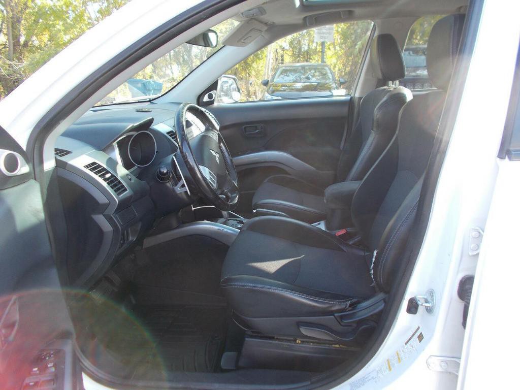 2008 Mitsubishi Outlander Image 12