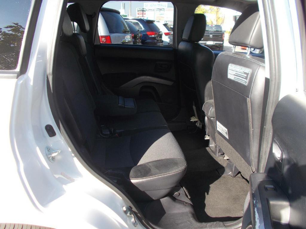 2008 Mitsubishi Outlander Image 15