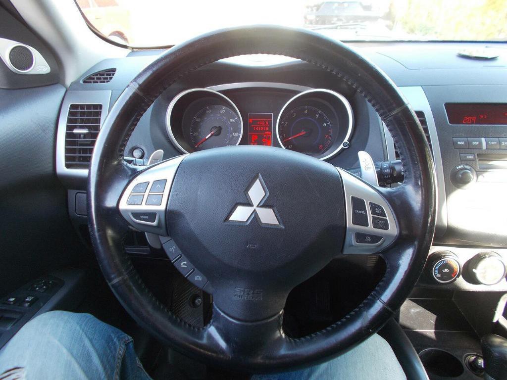 2008 Mitsubishi Outlander Image 18