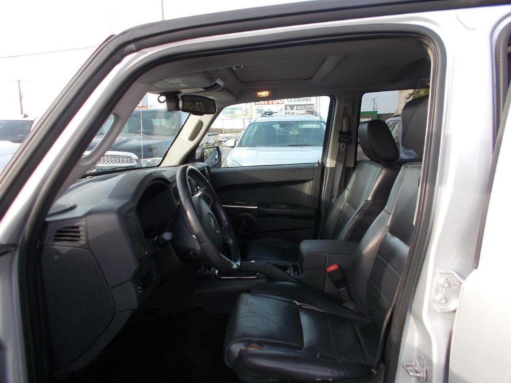 2008 Jeep Commander Image 9