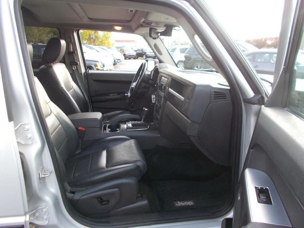 2008 Jeep Commander Image 12