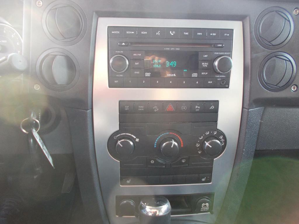 2008 Jeep Commander Image 18