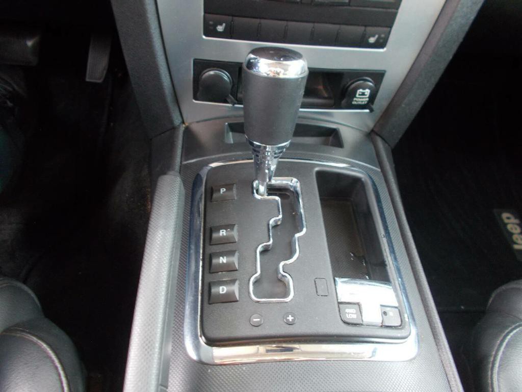 2008 Jeep Commander Image 19