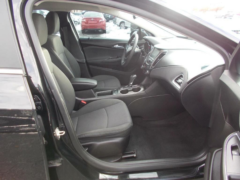 2018 Chevrolet Cruze Image 12