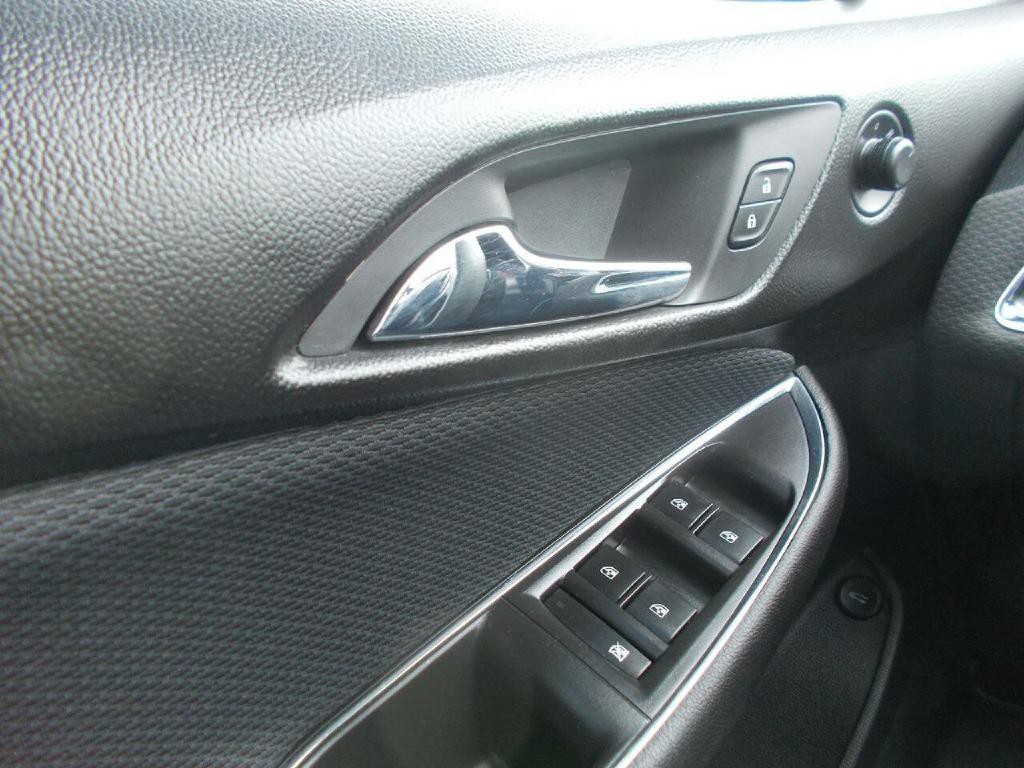 2018 Chevrolet Cruze Image 17