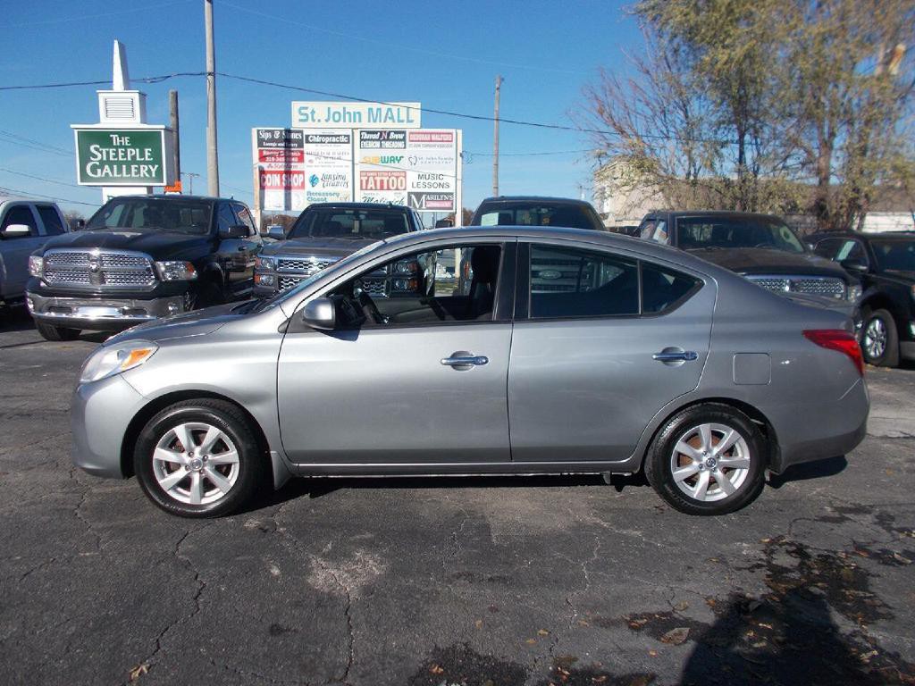 2013 Nissan Versa Image 1