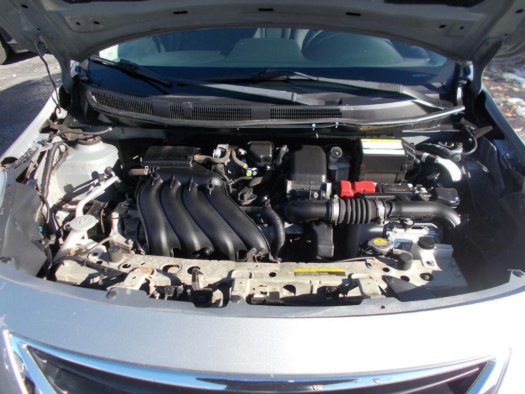 2013 Nissan Versa Image 8