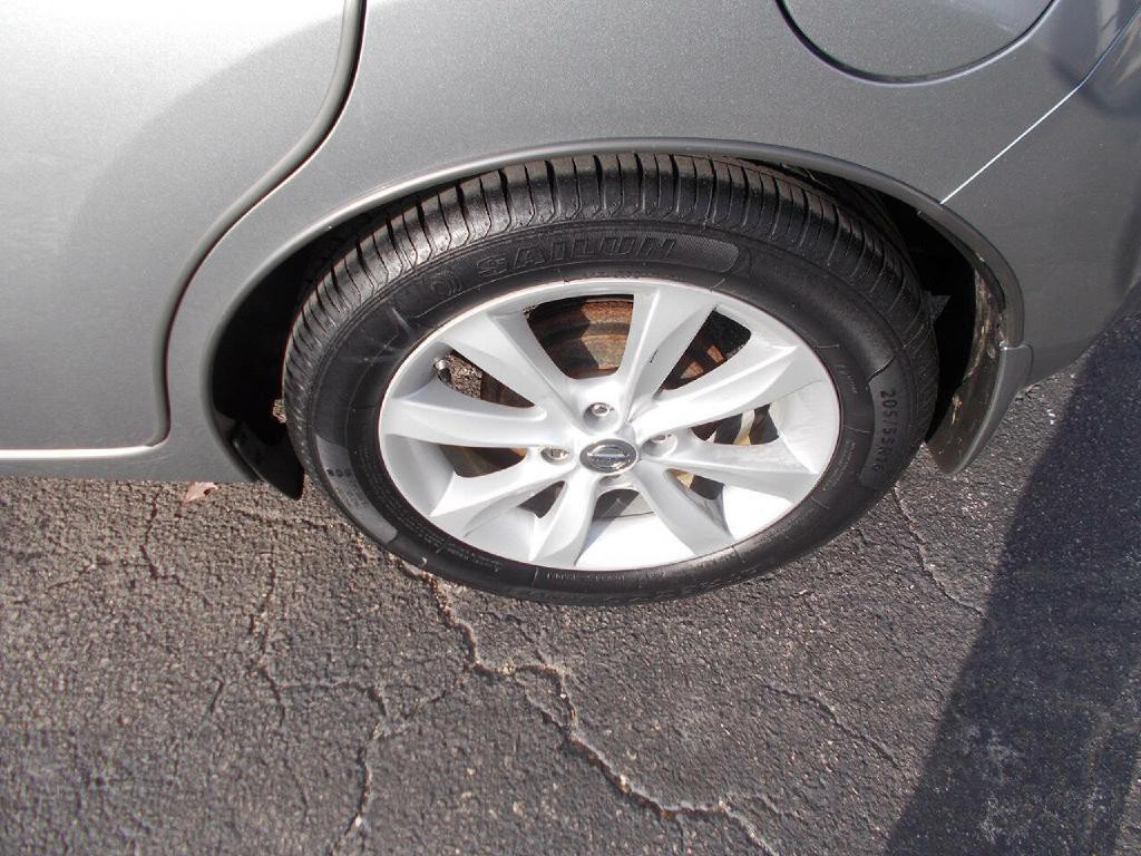 2014 Nissan Versa Image 5