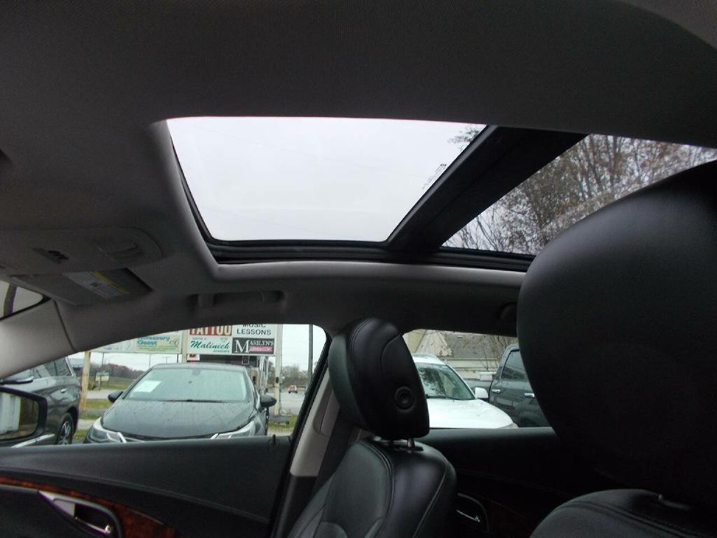 2012 Buick Lacrosse Image 9