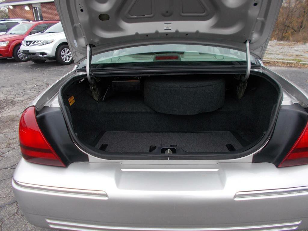 2007 Mercury Grand Marquis Image 8