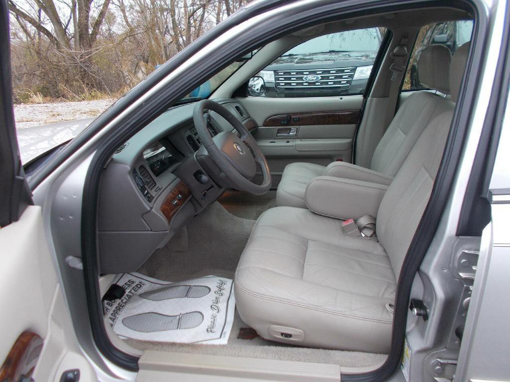 2007 Mercury Grand Marquis Image 11