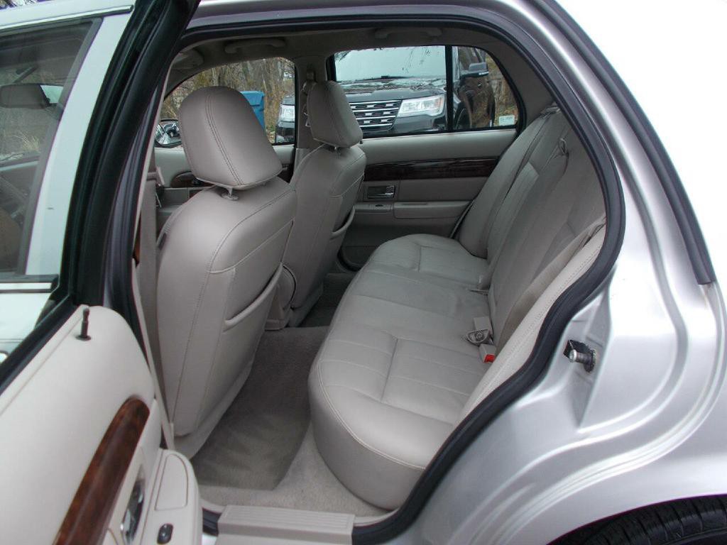 2007 Mercury Grand Marquis Image 12