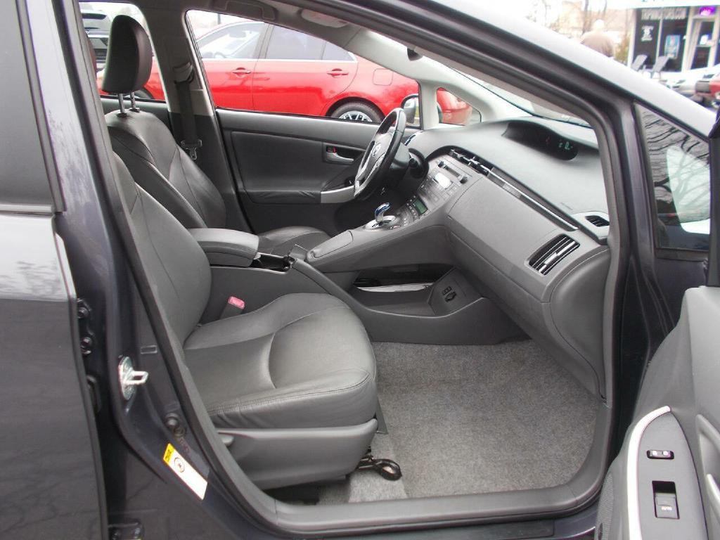 2011 Toyota Prius Image 12