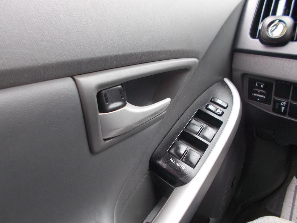 2011 Toyota Prius Image 17