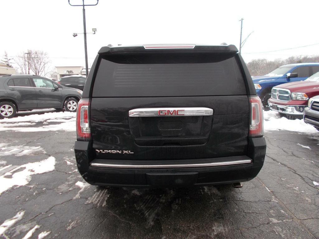 2017 GMC Yukon Image 4