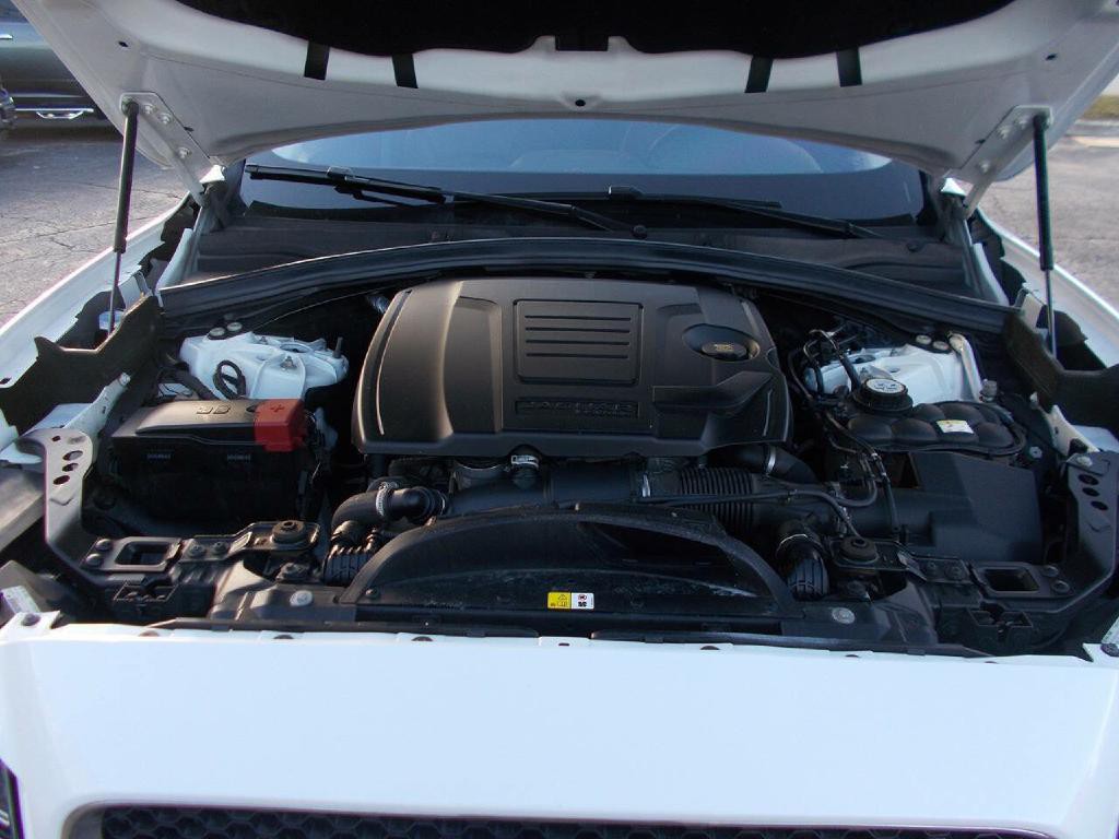 2020 Jaguar F-PACE Image 8