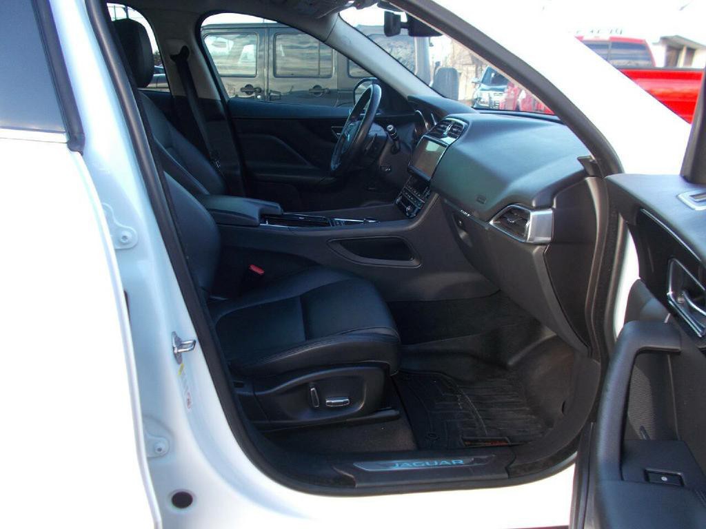 2020 Jaguar F-PACE Image 13