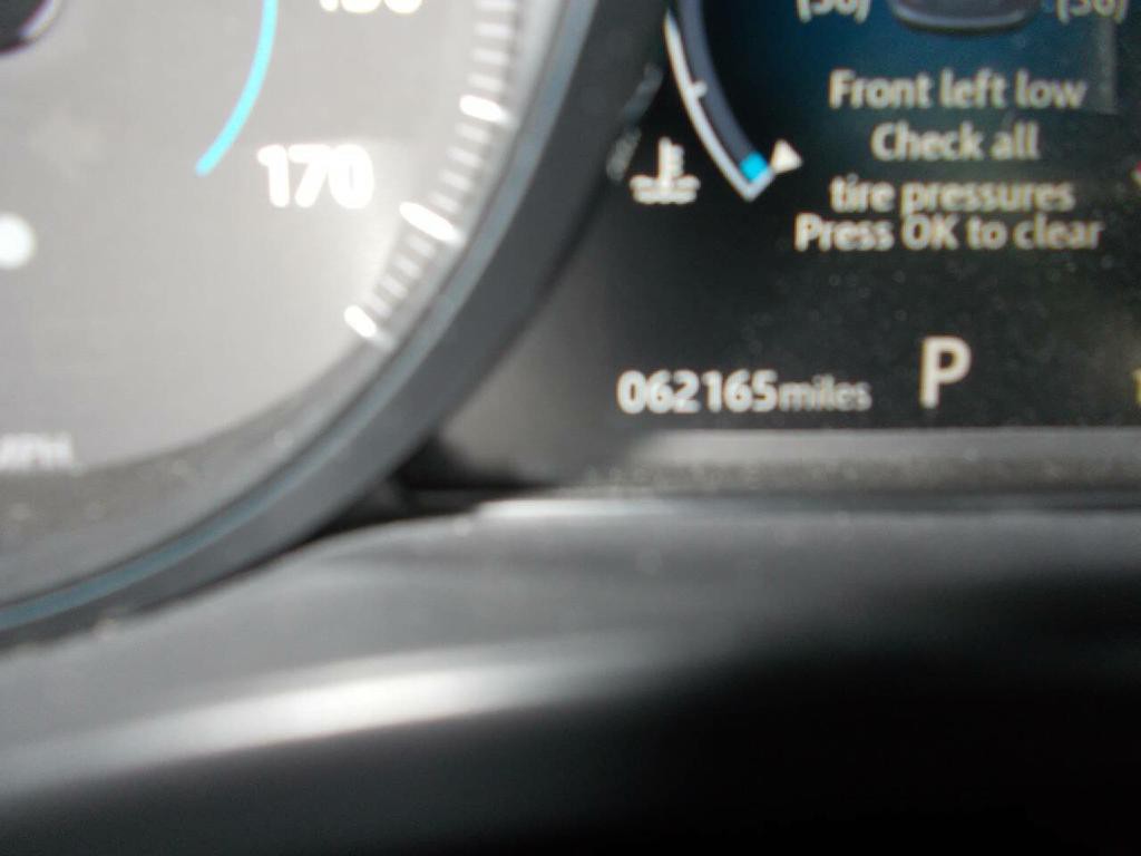 2020 Jaguar F-PACE Image 15