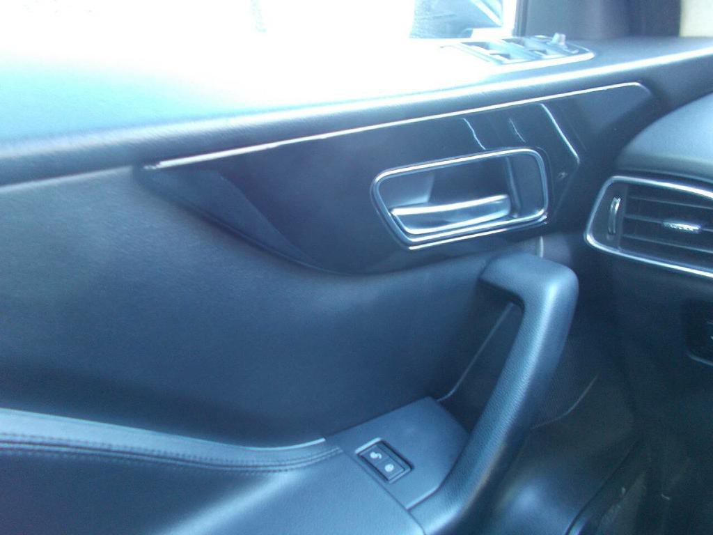 2020 Jaguar F-PACE Image 18