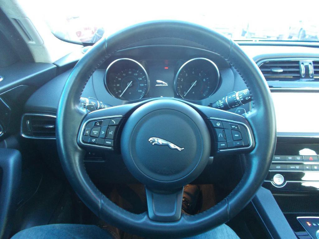 2020 Jaguar F-PACE Image 19