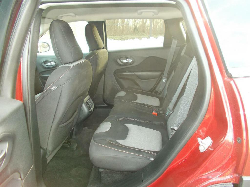 2016 Jeep Cherokee Image 11