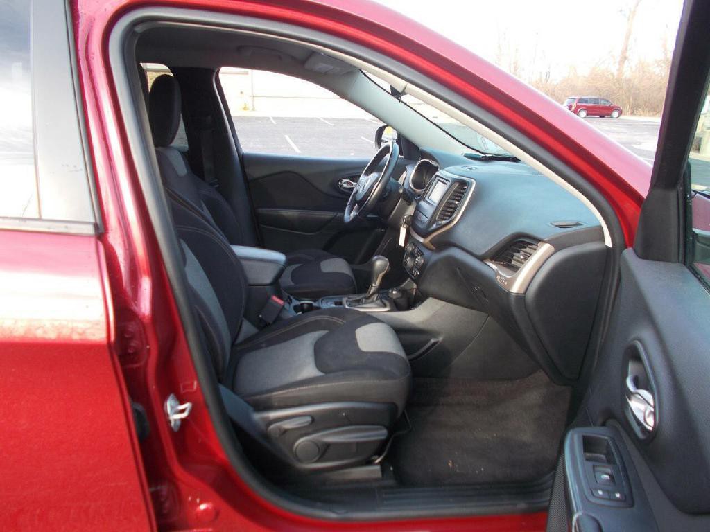 2016 Jeep Cherokee Image 12