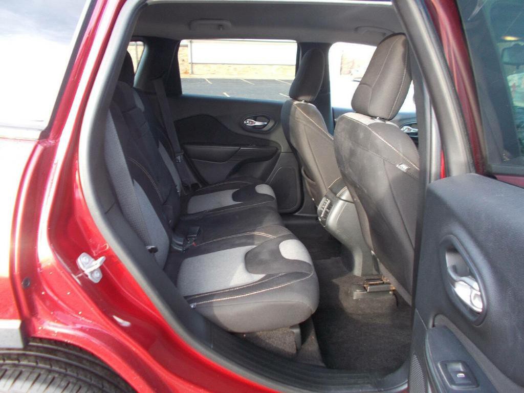 2016 Jeep Cherokee Image 13