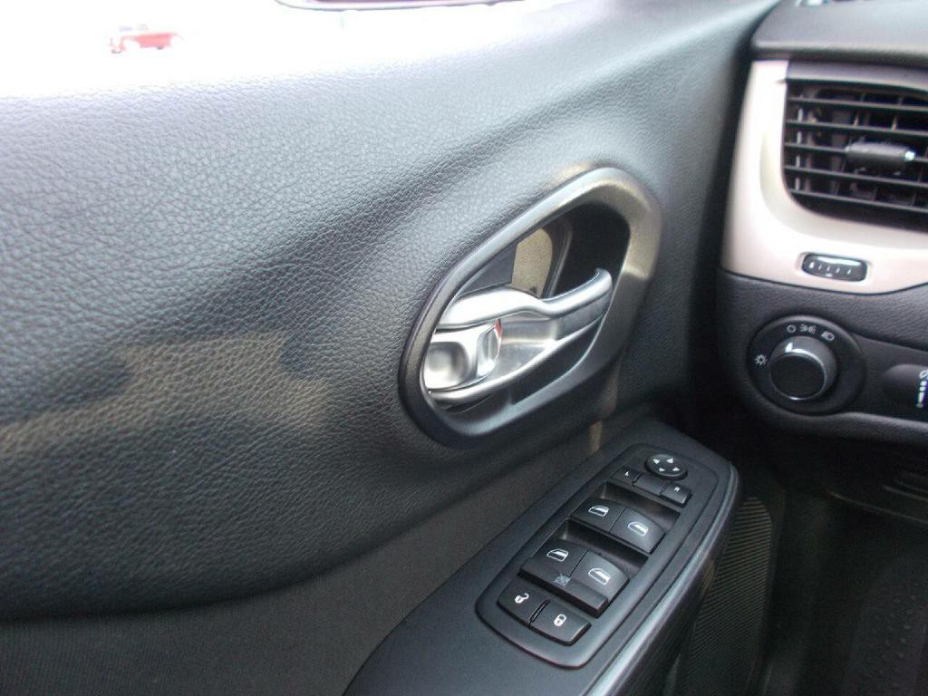 2016 Jeep Cherokee Image 19