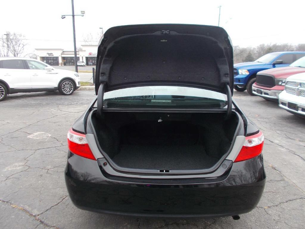 2015 Toyota Camry Image 6