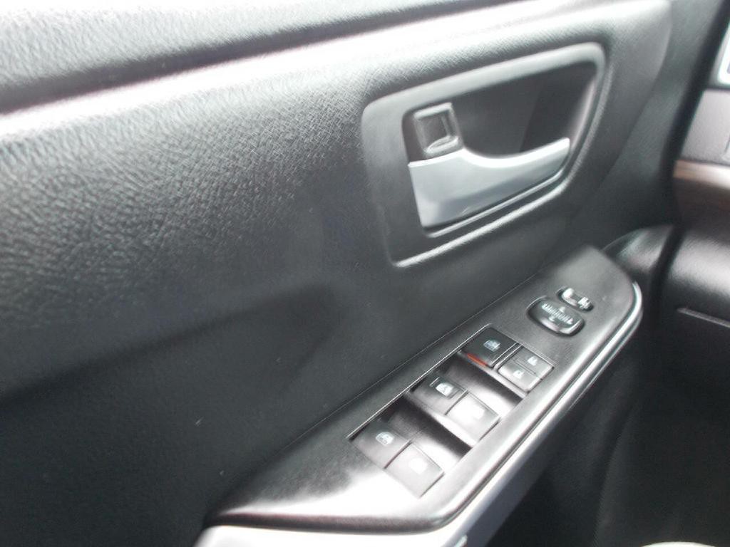 2015 Toyota Camry Image 17