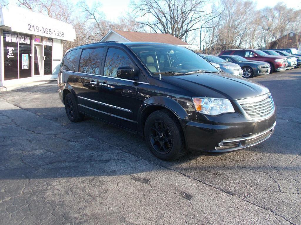 2015 Chrysler Town & Country Image 3