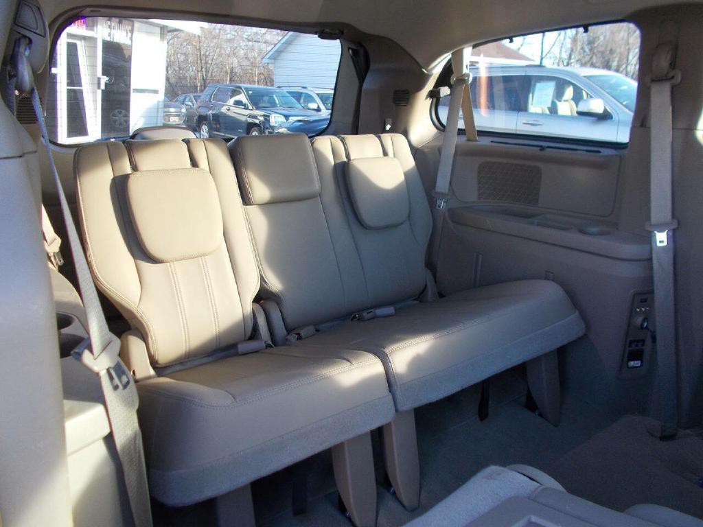 2015 Chrysler Town & Country Image 16