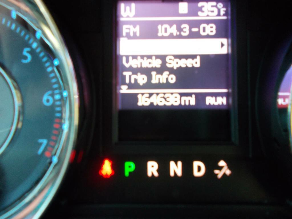 2015 Chrysler Town & Country Image 17