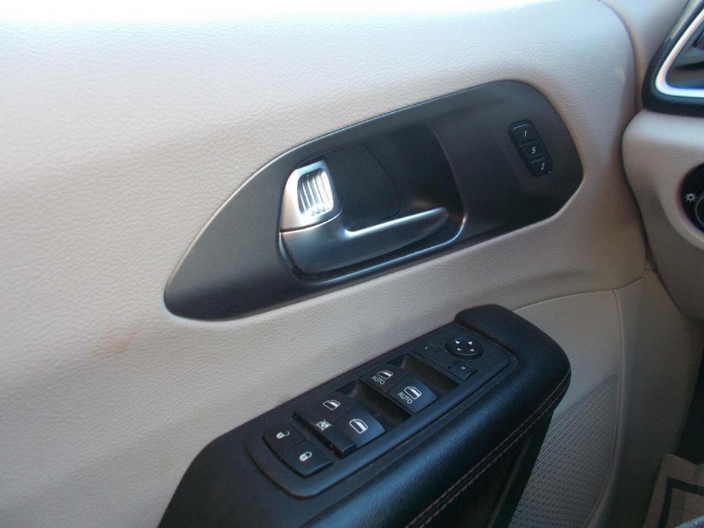 2020 Chrysler Pacifica Image 19