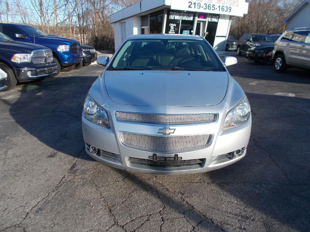 2011 Chevrolet Malibu Image 2