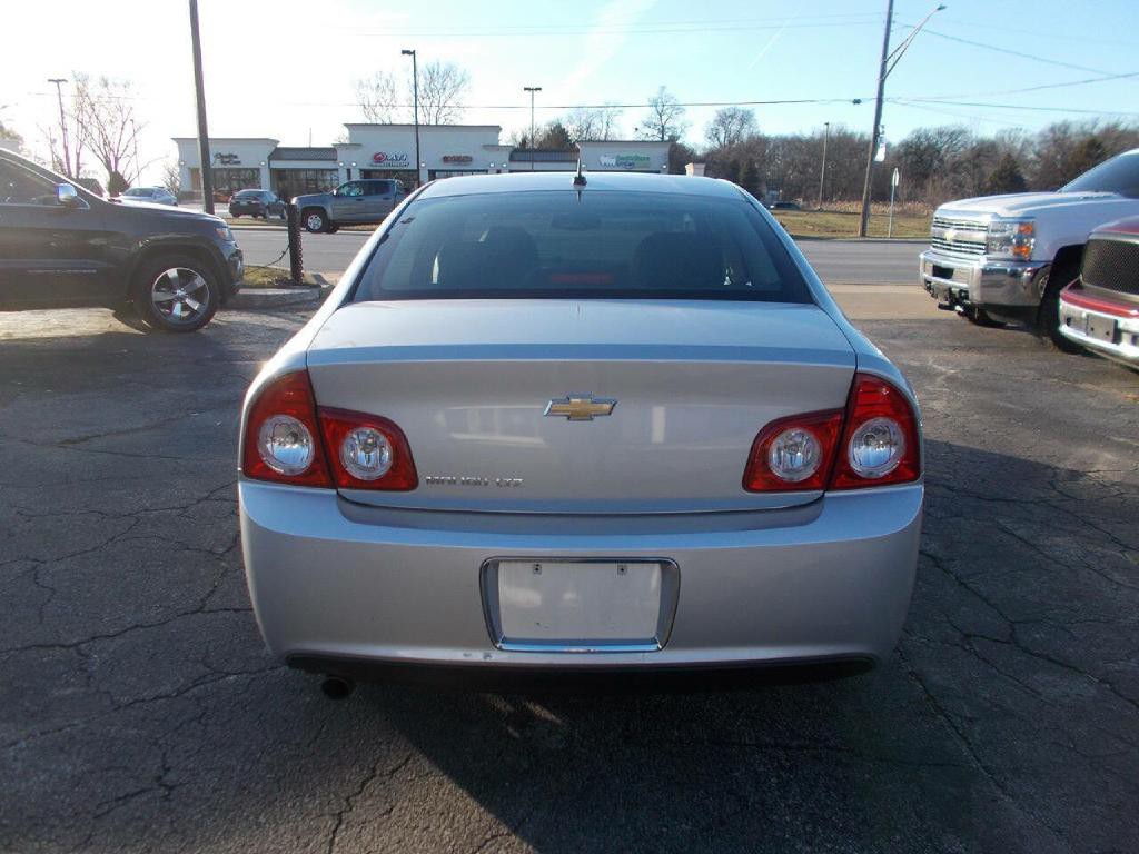 2011 Chevrolet Malibu Image 4