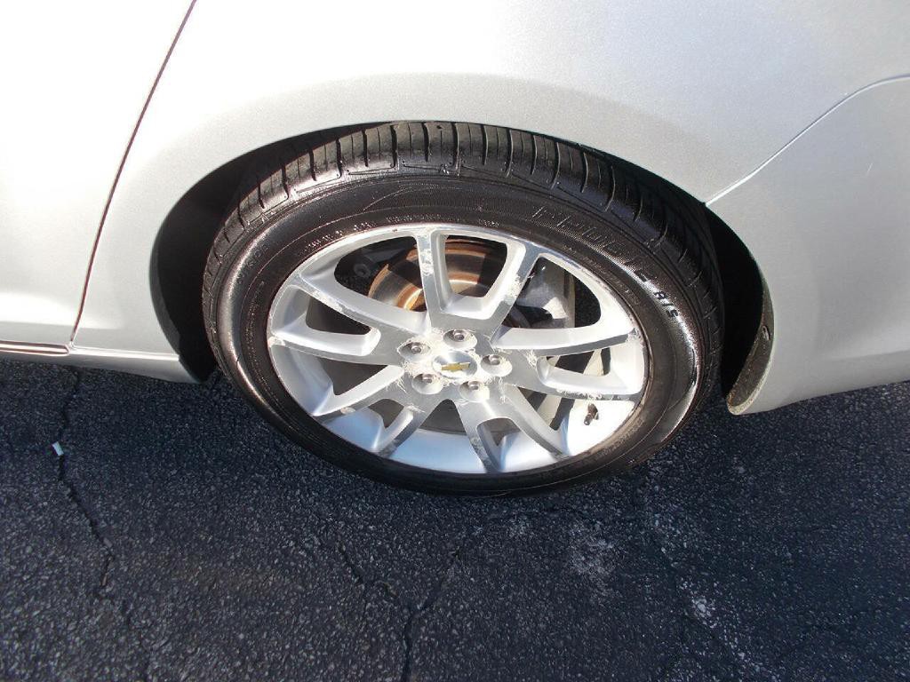 2011 Chevrolet Malibu Image 5