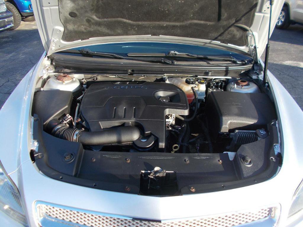 2011 Chevrolet Malibu Image 8