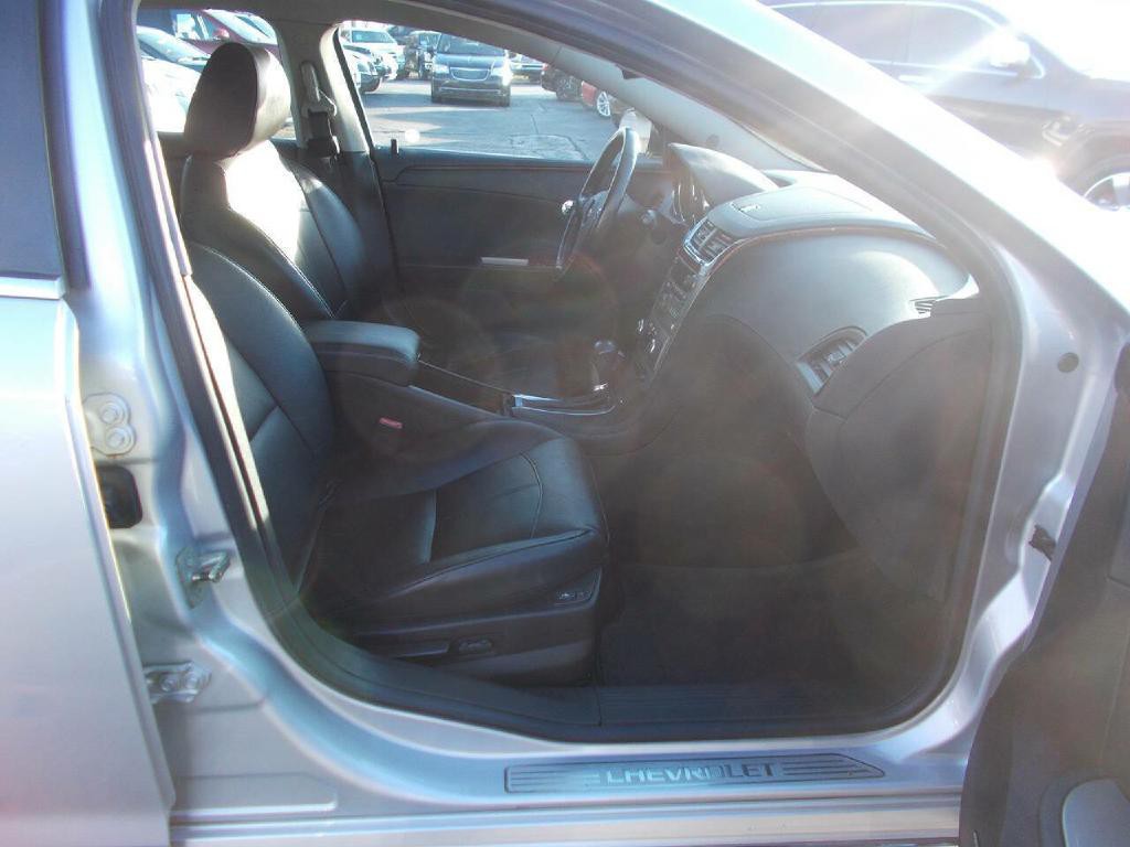 2011 Chevrolet Malibu Image 12