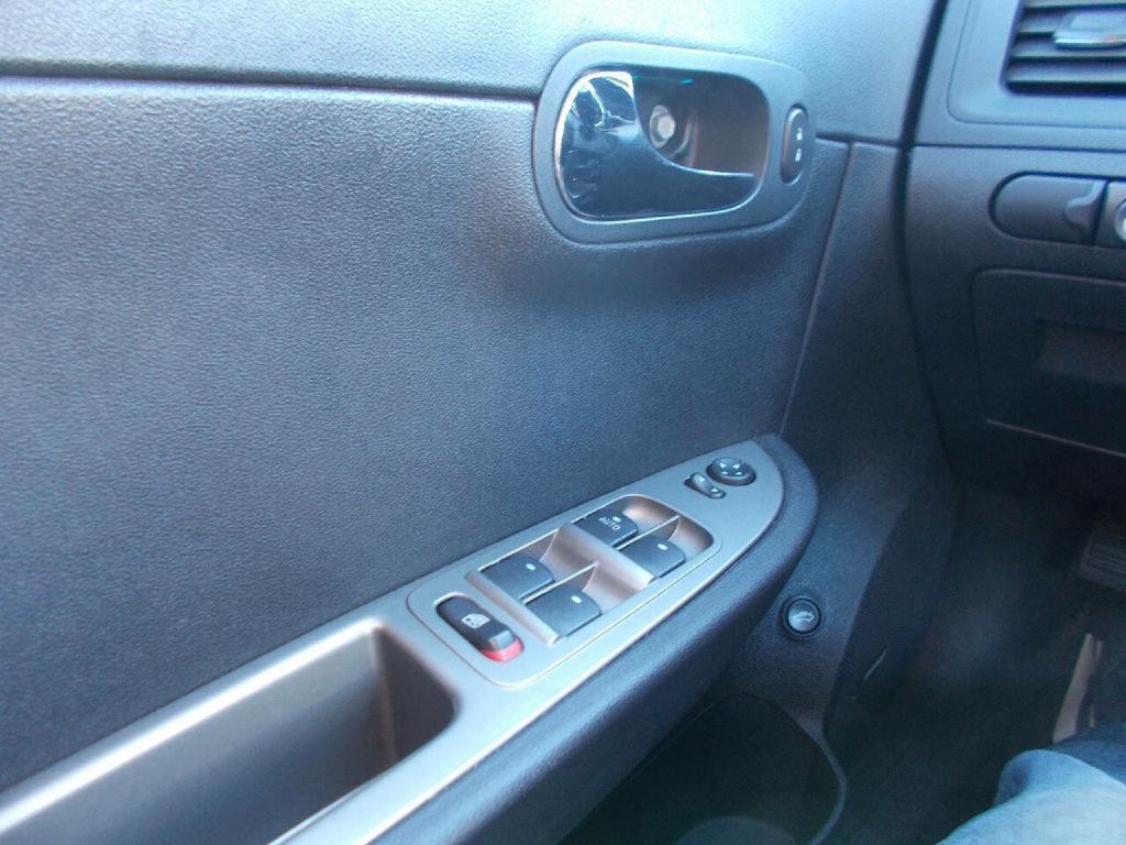 2011 Chevrolet Malibu Image 17