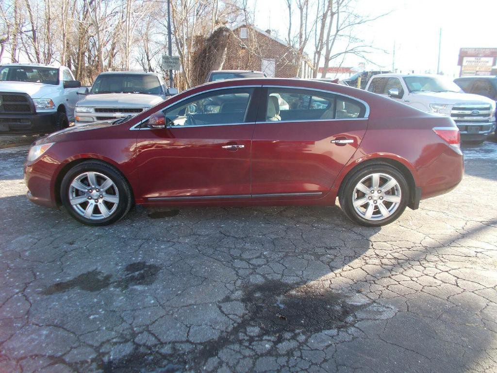 2010 Buick Lacrosse Image 1