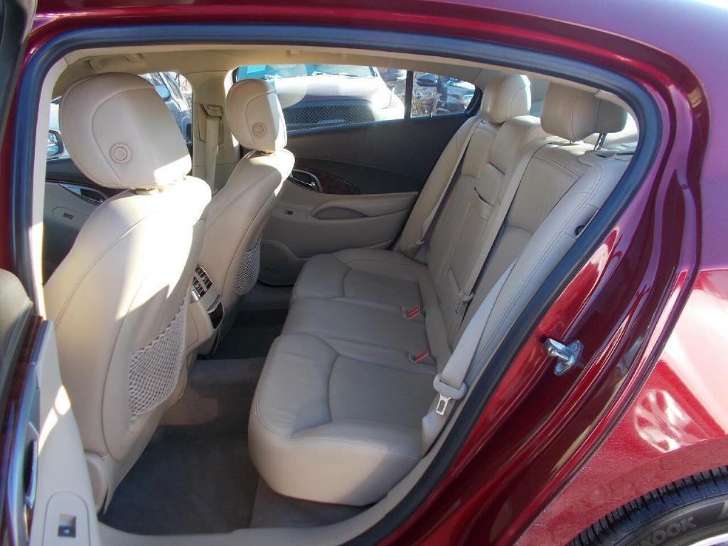2010 Buick Lacrosse Image 11