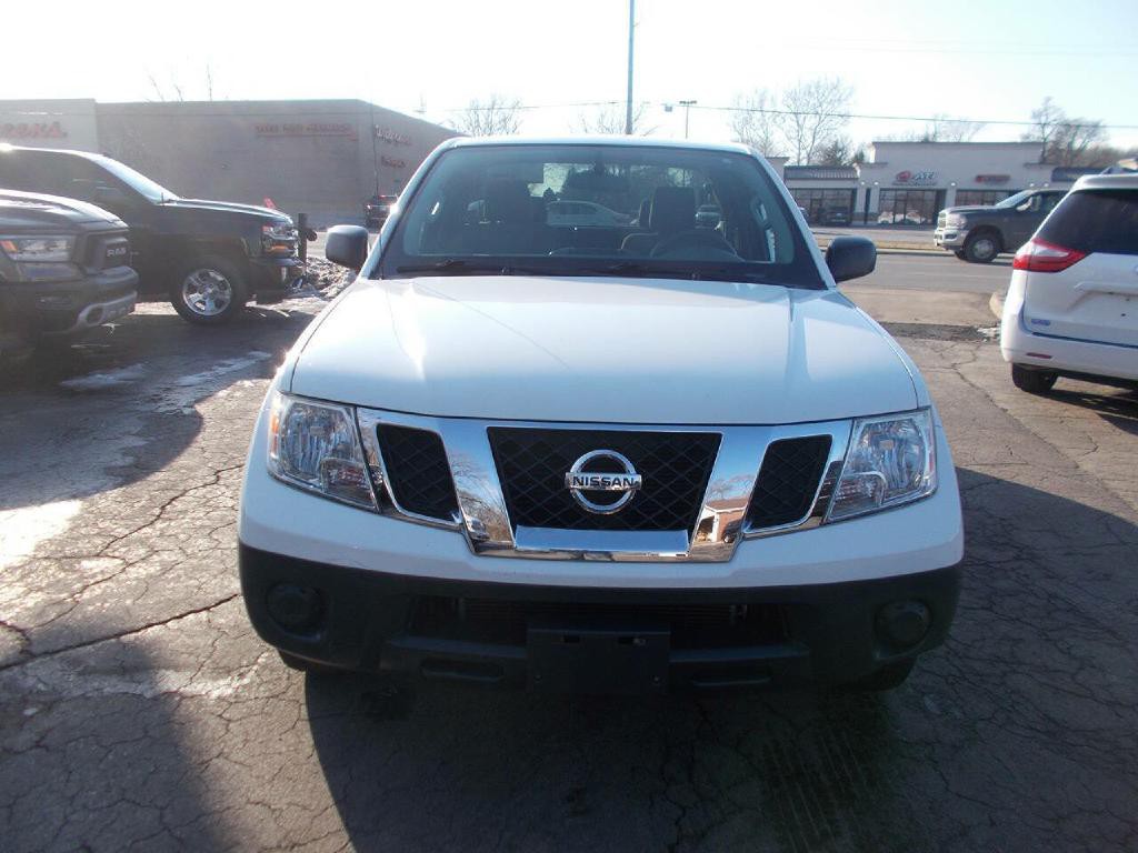 2015 Nissan Frontier Image 2
