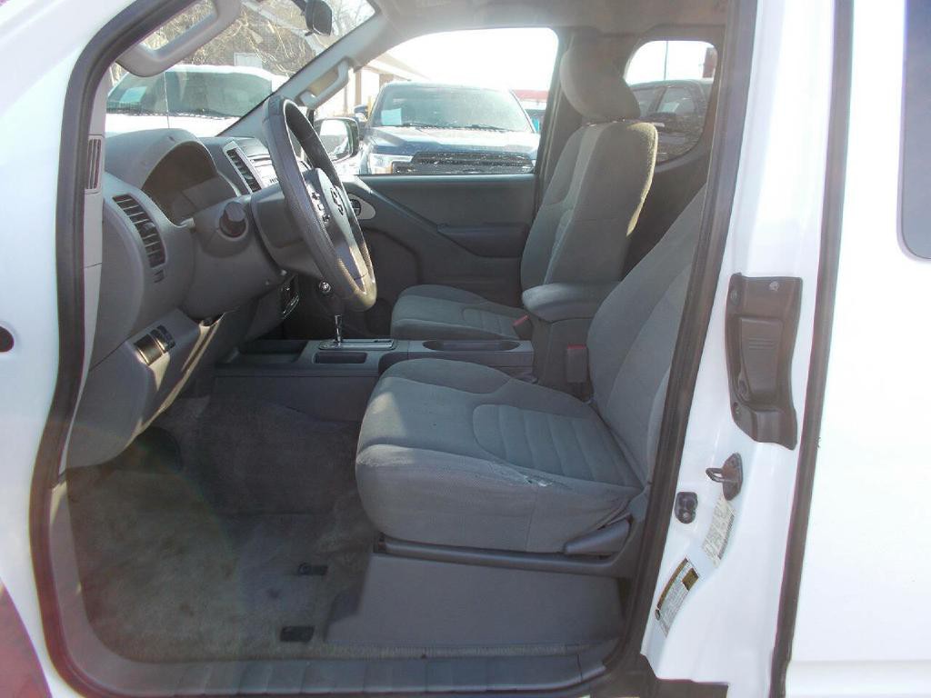2015 Nissan Frontier Image 9